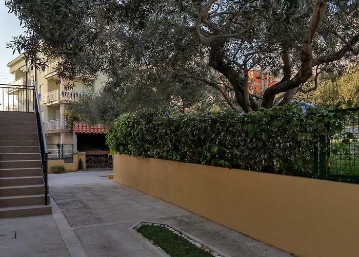 Апартаменти Gojak Miso Alen Макарська